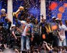 【篮球】Knicks Fans疯狂庆祝球队首次冠军，新 YORK市中百万人参加了庆典