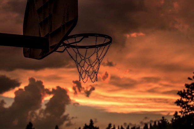 圣安东尼奥马刺 vs 纽约尼克斯 赛前分析 · NBA