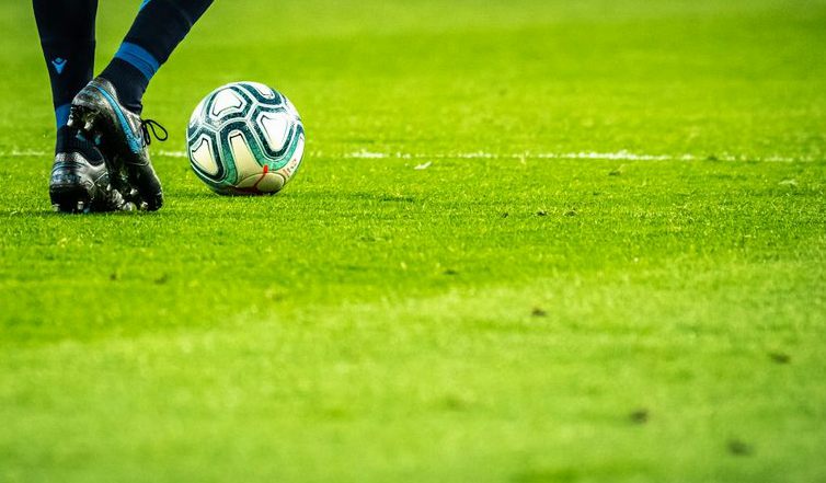 FC琉球 vs 浦和红钻 赛前分析 · 球会友谊