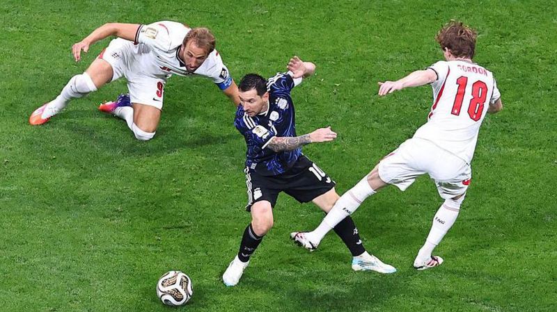 【足球】Lionel Messi vs 英格兰：一个身经八关的老将